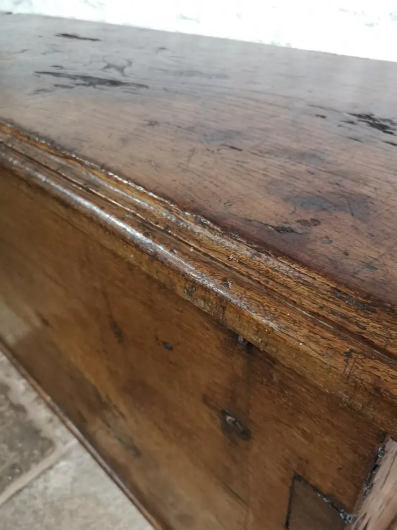 Pamono Spanish Walnut 6-Plank Chest, 17th Century> Trunks Crates & Baskets