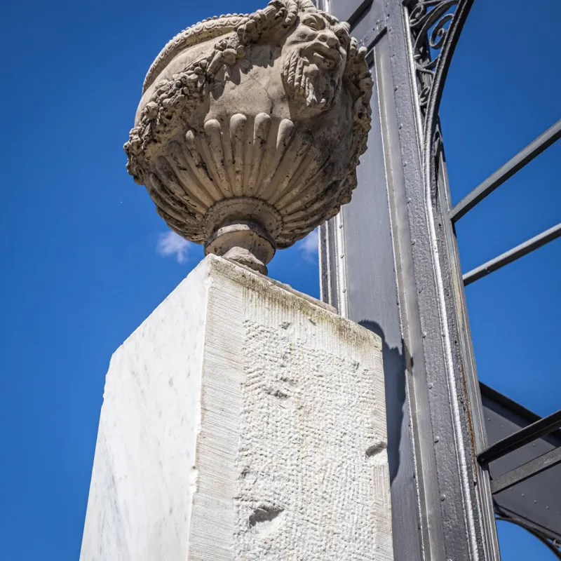 Pamono Square Carrara Marble Pedestals, Set of 2> Pedestals And Columns