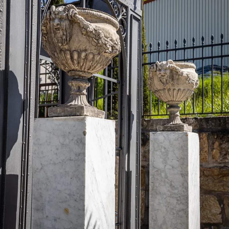 Pamono Square Carrara Marble Pedestals, Set of 2> Pedestals And Columns