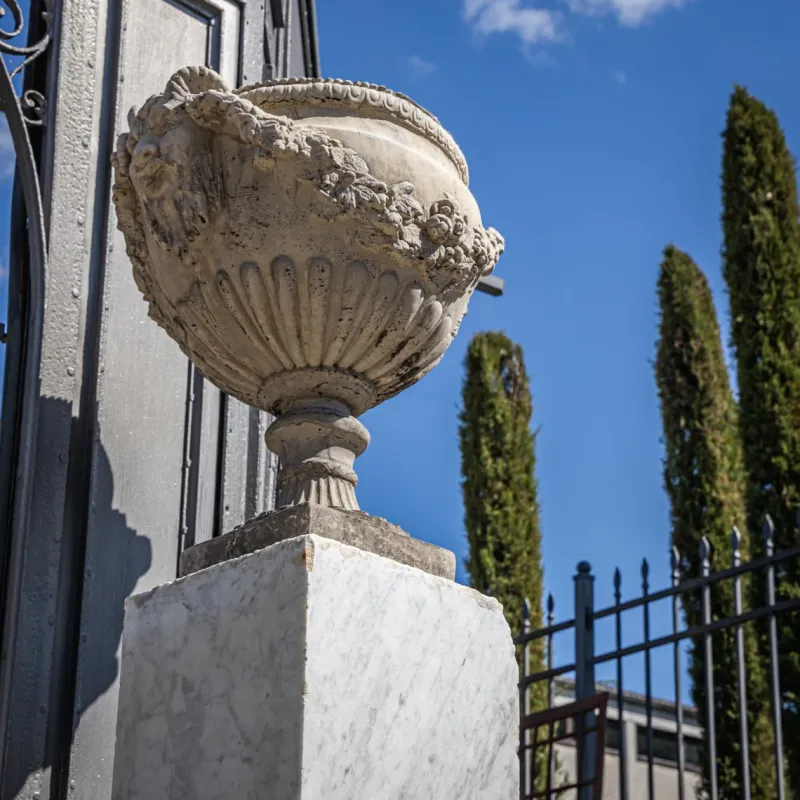 Pamono Square Carrara Marble Pedestals, Set of 2> Pedestals And Columns