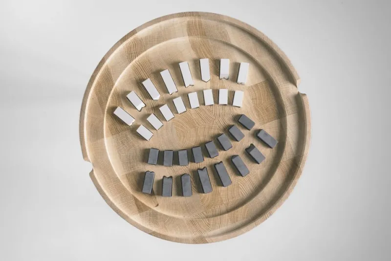 New Pamono 21st Century Trojan Chess Table & Set in White from Futuro Studio