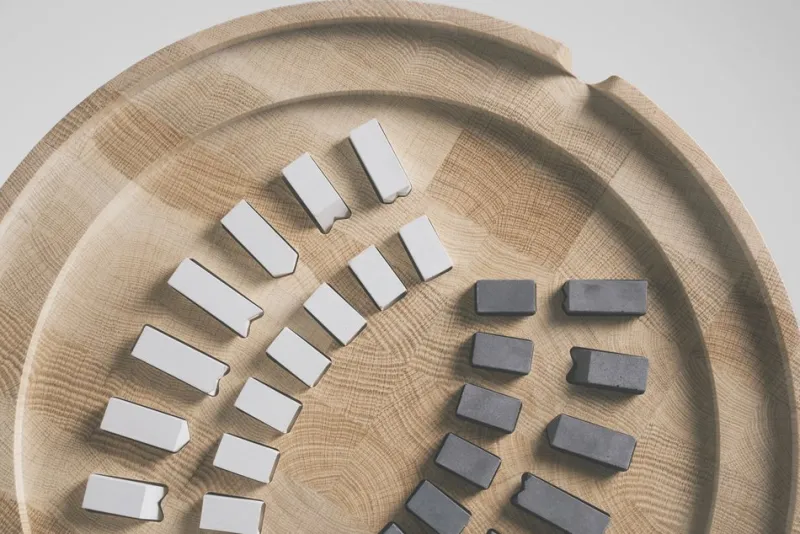 New Pamono 21st Century Trojan Chess Table & Set in White from Futuro Studio