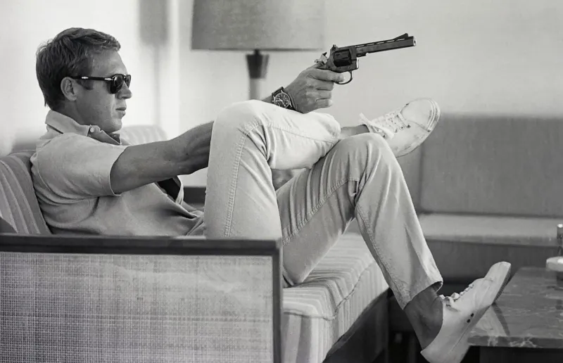 Sale Pamono Steve Mcqueen Takes Aim Framed C Print by John Dominis
