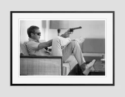 Pamono Steve Mcqueen Takes Aim Framed in Black by John Dominis> Mid-Century