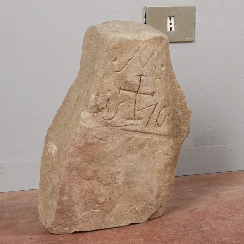 Pamono Stone Fragment with Engravings> Architectural Elements