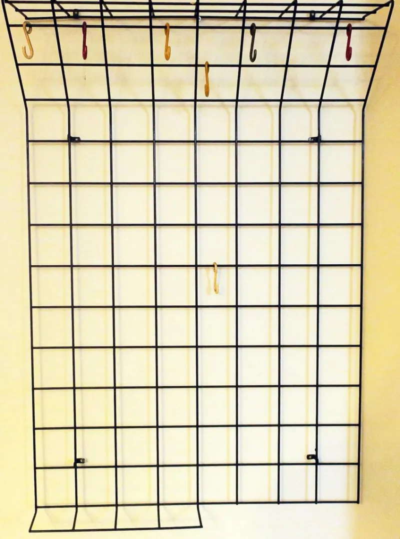 Pamono String Black Metal Coat and Hat Rack, 1950s> Racks, Hooks & Valets