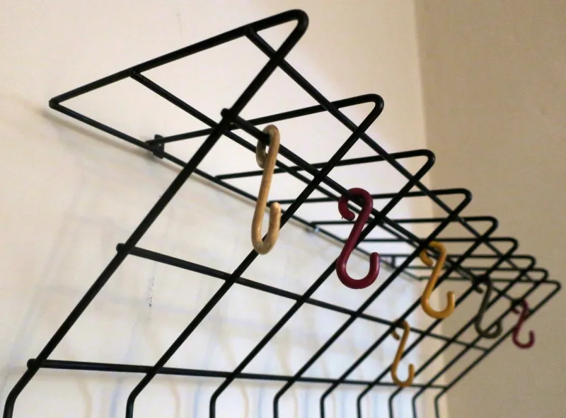Pamono String Black Metal Coat and Hat Rack, 1950s> Racks, Hooks & Valets