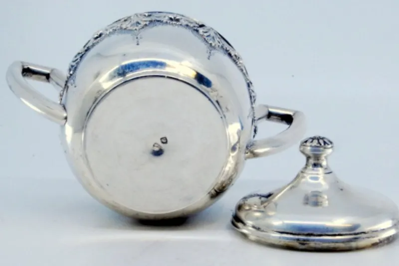 Pamono Sugar Bowl in Embossed Silver with Floral Motifs and Hinged Lid> Bottles, Carafes & Jugs