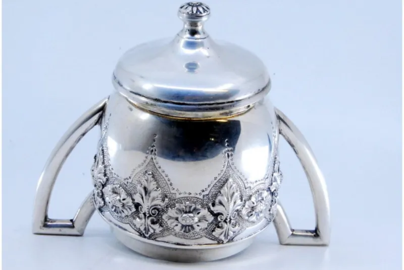 Pamono Sugar Bowl in Embossed Silver with Floral Motifs and Hinged Lid> Bottles, Carafes & Jugs