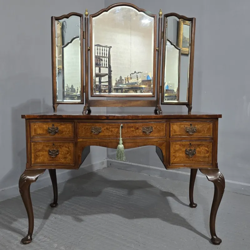 Discount Pamono Super Serpentine Burr Walnut Dressing Table, 1920