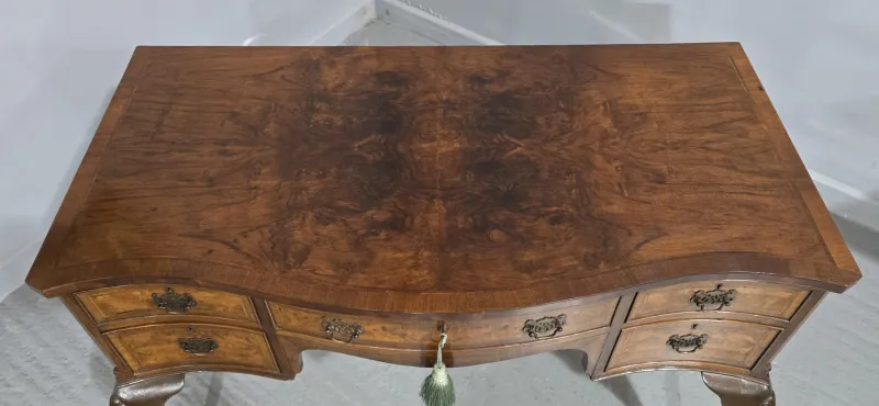Discount Pamono Super Serpentine Burr Walnut Dressing Table, 1920