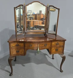 Discount Pamono Super Serpentine Burr Walnut Dressing Table, 1920