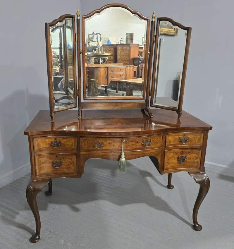 Discount Pamono Super Serpentine Burr Walnut Dressing Table, 1920