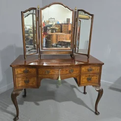 Discount Pamono Super Serpentine Burr Walnut Dressing Table, 1920