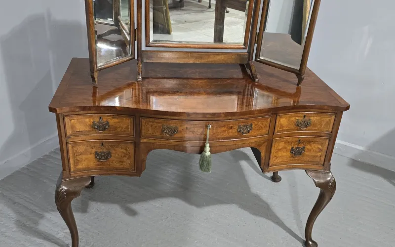Discount Pamono Super Serpentine Burr Walnut Dressing Table, 1920