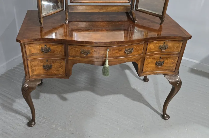 Discount Pamono Super Serpentine Burr Walnut Dressing Table, 1920