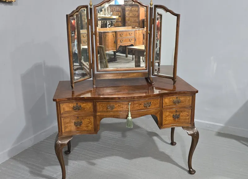 Discount Pamono Super Serpentine Burr Walnut Dressing Table, 1920