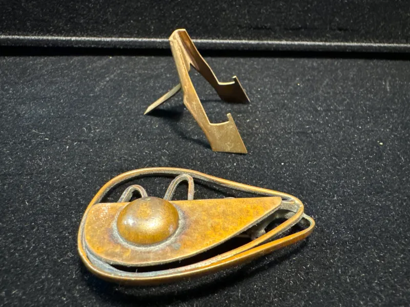 Sale Pamono Surrealist Brooch in Patinated Bronze with Its Original Base by Francisco Rebajes, 1950s