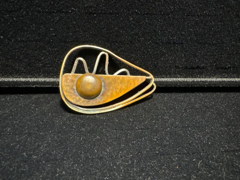 Sale Pamono Surrealist Brooch in Patinated Bronze with Its Original Base by Francisco Rebajes, 1950s