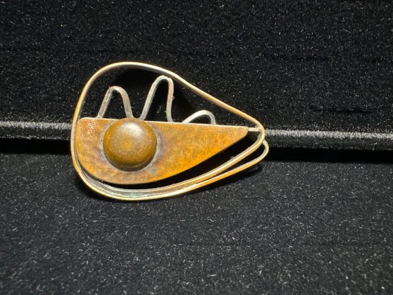Sale Pamono Surrealist Brooch in Patinated Bronze with Its Original Base by Francisco Rebajes, 1950s