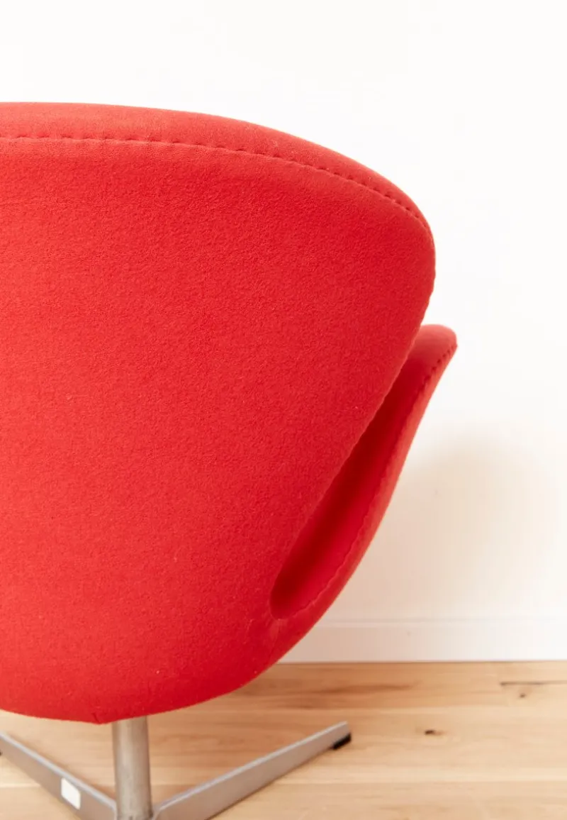Sale Pamono Swan Chair by Arne Jacobsen for Fritz Hansen, 2001