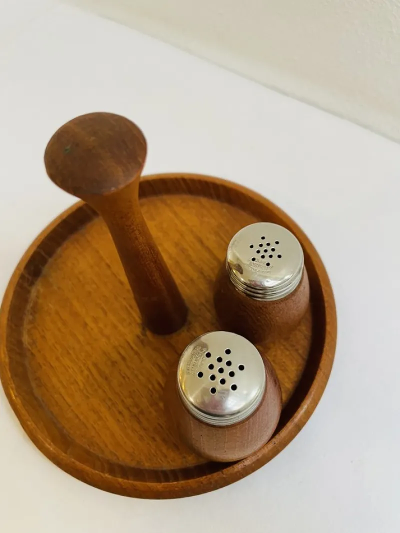 Pamono Swedish Salt and Pepper Set in Teak by K. Holmberg, 1960s, Set of 3> Salt & Pepper Shakers
