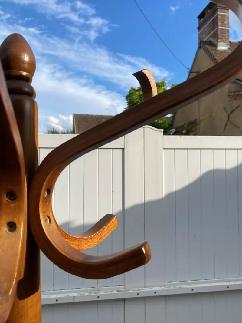 Pamono Swivel Parrot Coat Rack in Curved Wood, 1970s> Racks, Hooks & Valets