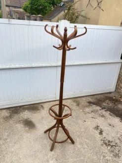 Pamono Swivel Parrot Coat Rack in Curved Wood, 1970s> Racks, Hooks & Valets
