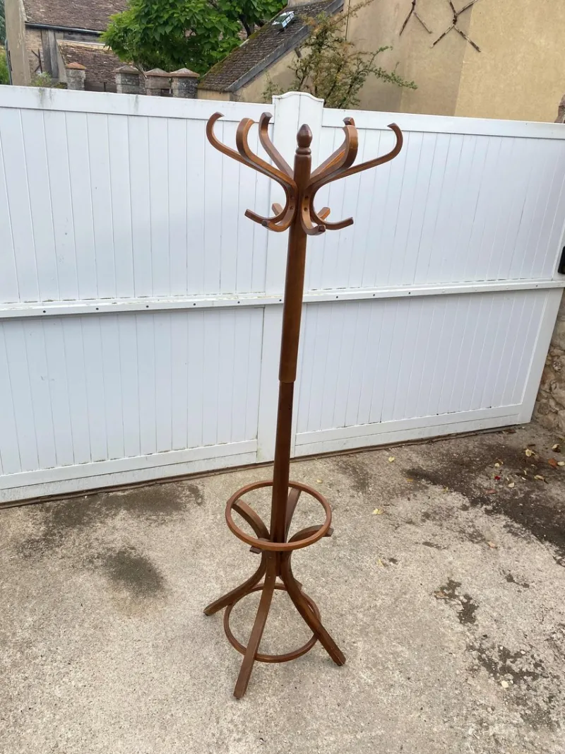 Pamono Swivel Parrot Coat Rack in Curved Wood, 1970s> Racks, Hooks & Valets