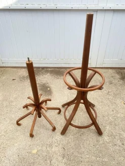 Pamono Swivel Parrot Coat Rack in Curved Wood, 1970s><noscript><img width=
