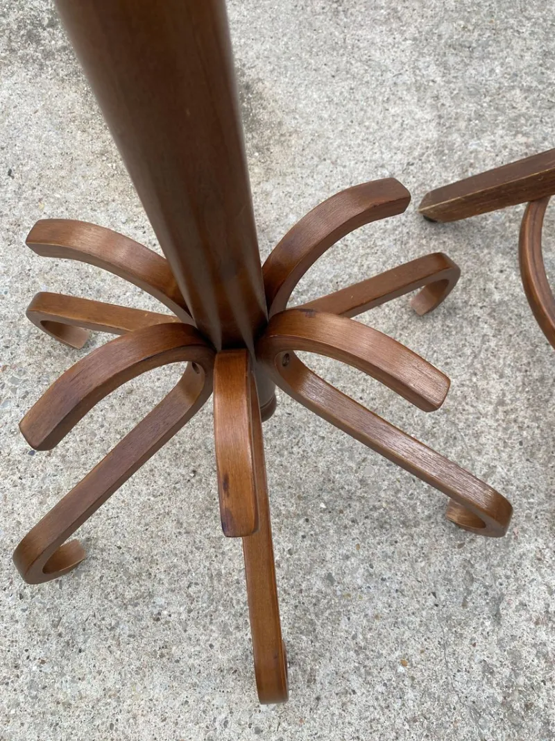 Pamono Swivel Parrot Coat Rack in Curved Wood, 1970s> Racks, Hooks & Valets