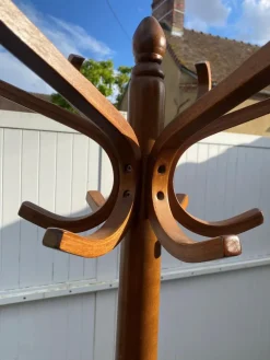 Pamono Swivel Parrot Coat Rack in Curved Wood, 1970s><noscript><img width=
