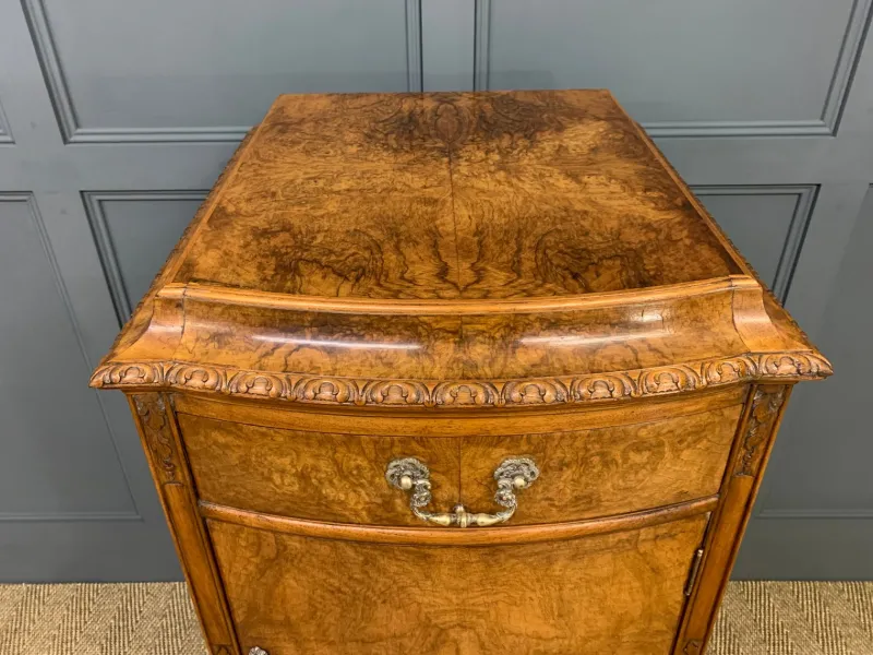 Pamono Tall Burr Walnut Pedestals, 1910, Set of 2> Pedestals And Columns