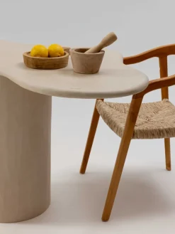 Pamono Teā Mortex Table from PLATŌ