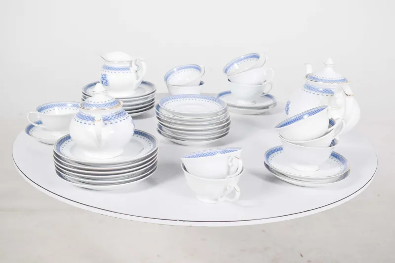 Sale Pamono Tea Set in Portuguese Porcelain from Vista Alegre, 1920, Set of 38