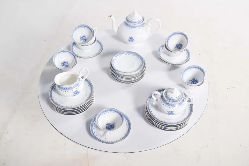 Sale Pamono Tea Set in Portuguese Porcelain from Vista Alegre, 1920, Set of 38