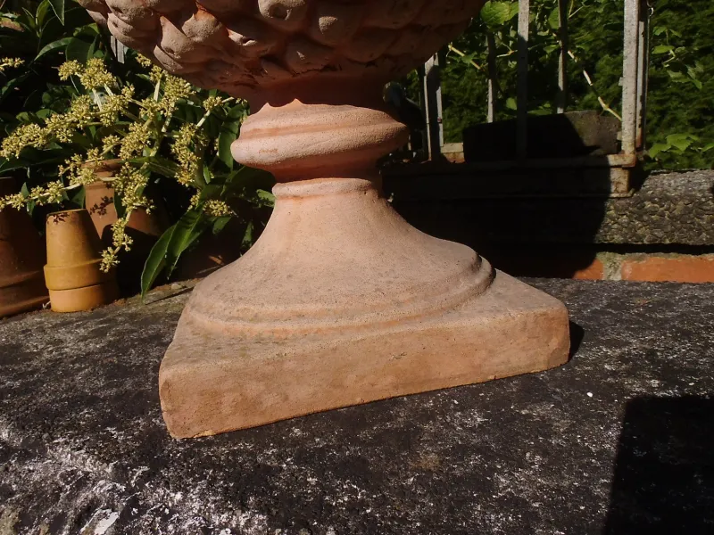 Pamono Terracotta Pinecone Garden Sculptures, 1980s, Set of 2> Garden Accessories