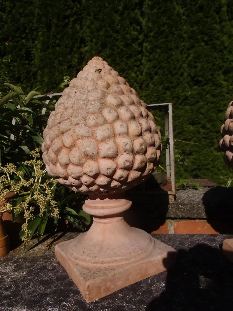 Pamono Terracotta Pinecone Garden Sculptures, 1980s, Set of 2> Garden Accessories