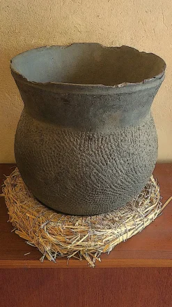 Pamono 19th Century African Earthenware Storage Pot, Senegal> Planters And Jardiniere