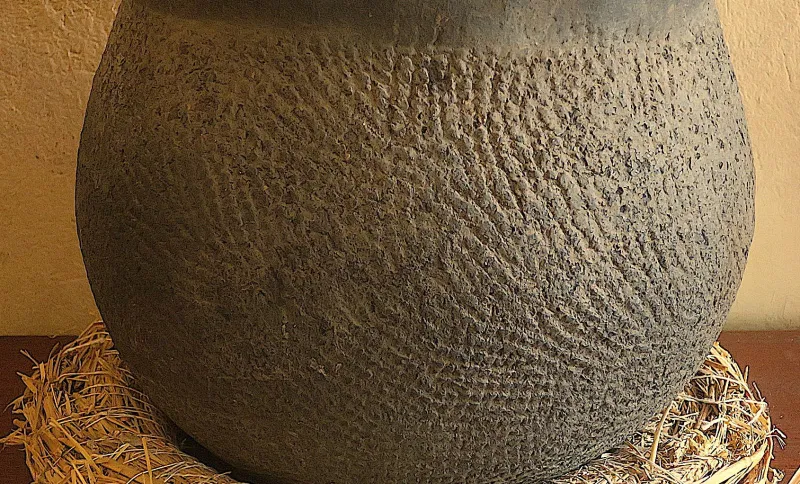 Pamono 19th Century African Earthenware Storage Pot, Senegal> Planters And Jardiniere