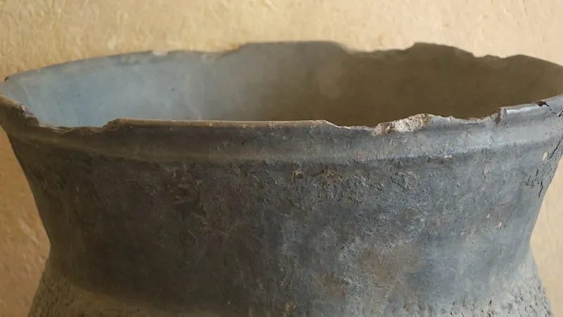 Pamono 19th Century African Earthenware Storage Pot, Senegal> Planters And Jardiniere