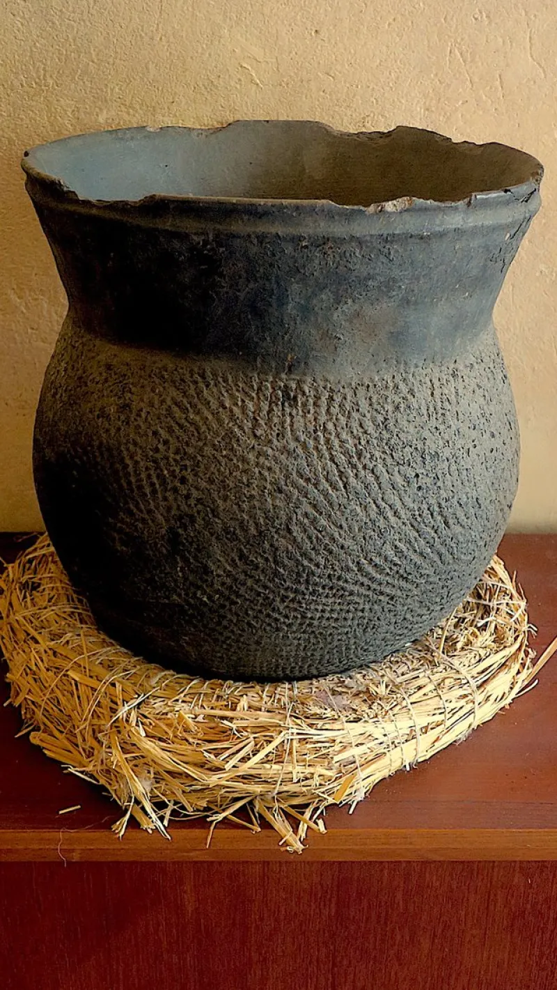 Pamono 19th Century African Earthenware Storage Pot, Senegal> Planters And Jardiniere