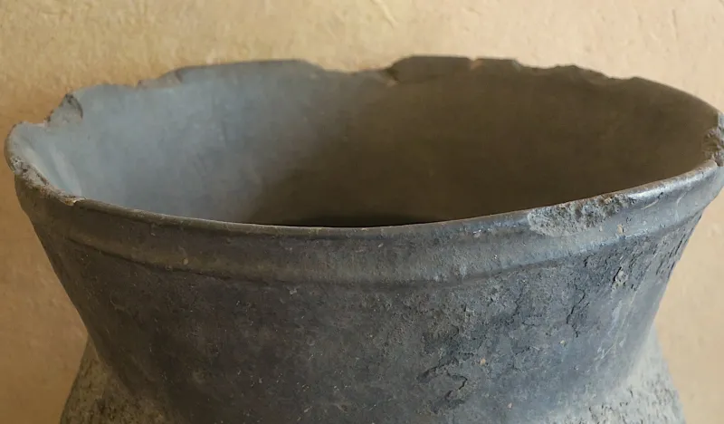 Pamono 19th Century African Earthenware Storage Pot, Senegal> Planters And Jardiniere