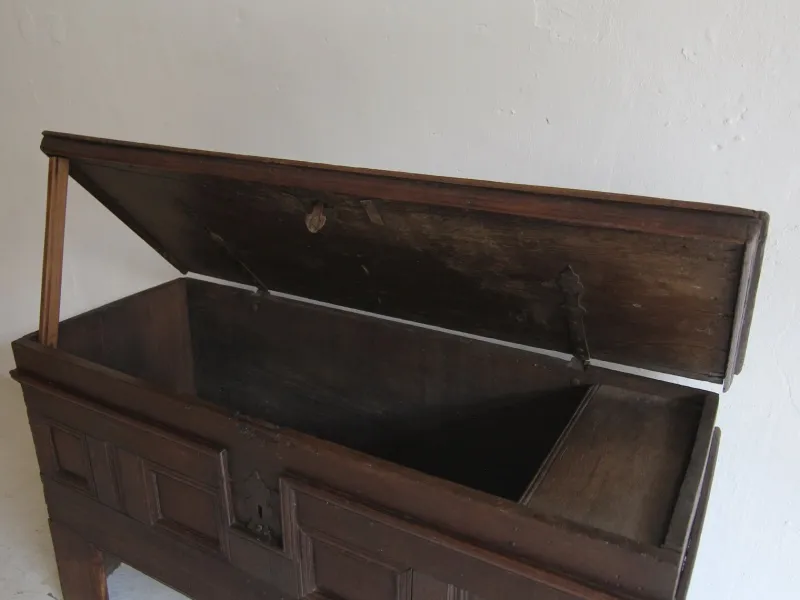 Pamono 17th Century Baroque Chest> Dressers, Commodes & Chests