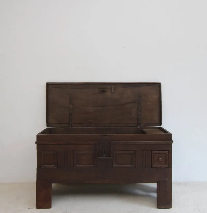Pamono 17th Century Baroque Chest> Dressers, Commodes & Chests