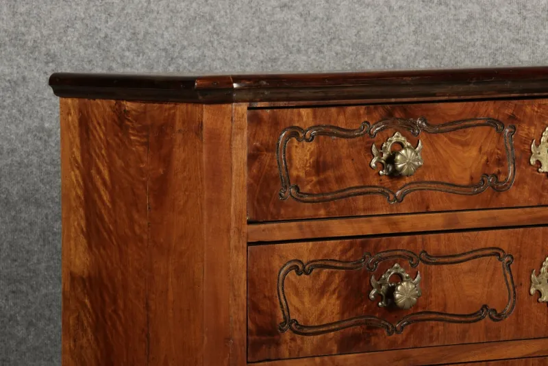 Pamono 18th Century Baroque Chest of Drawers in Walnut, 1750s> Dressers, Commodes & Chests