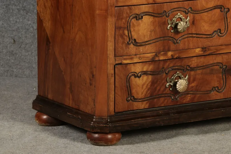 Pamono 18th Century Baroque Chest of Drawers in Walnut, 1750s> Dressers, Commodes & Chests