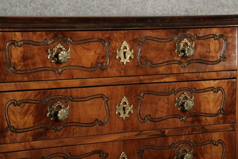 Pamono 18th Century Baroque Chest of Drawers in Walnut, 1750s> Dressers, Commodes & Chests
