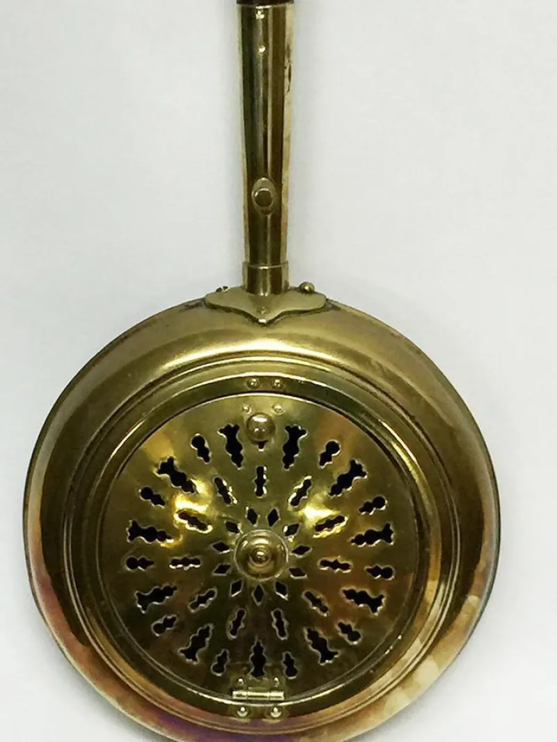 Pamono 18th Century Brass Bedpan With Original Dark Oak Wooden Turned Steel> Beds & Bedroom Sets