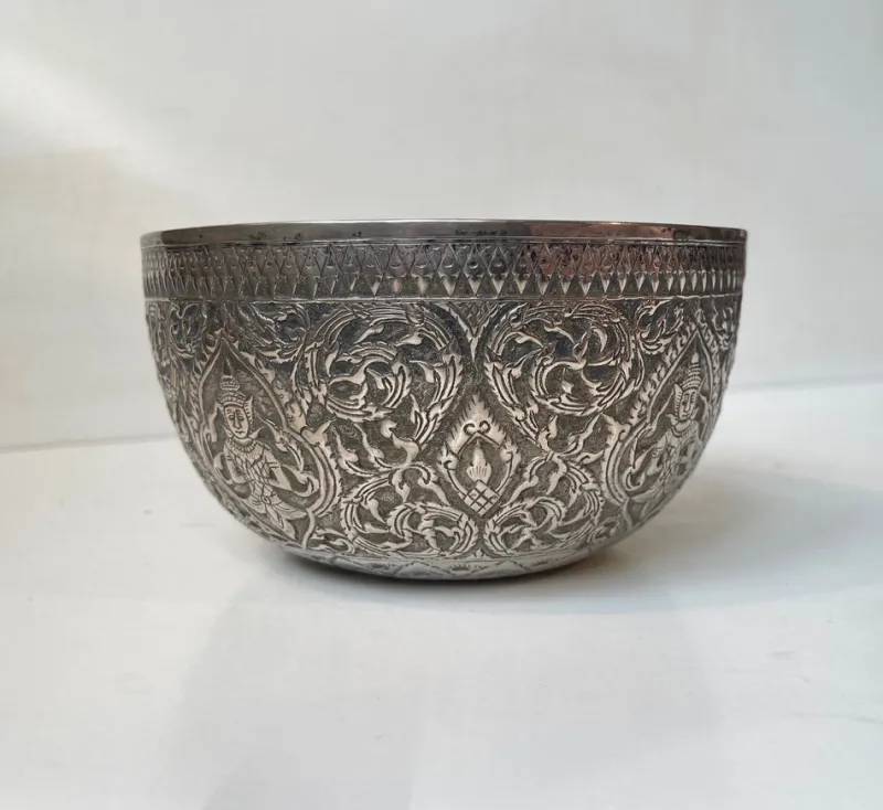 Hot Pamono 19th Century Buddhist Singing Bowl in Repousse Silver, Set of 2